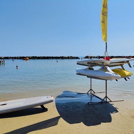 Hotel Cola Frontemare Bellaria-Igea Marina Eksteriør billede
