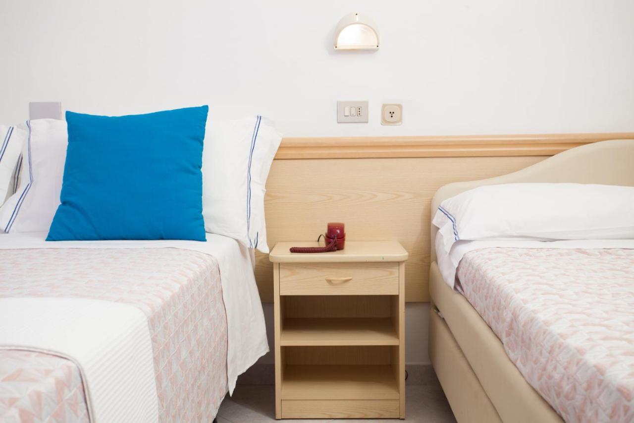Hotel Cola Frontemare Bellaria-Igea Marina Eksteriør billede