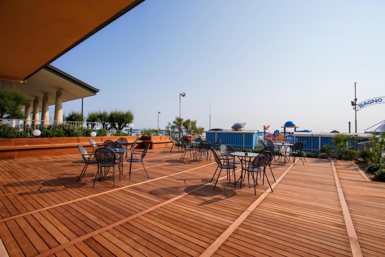 Hotel Cola Frontemare Bellaria-Igea Marina Eksteriør billede