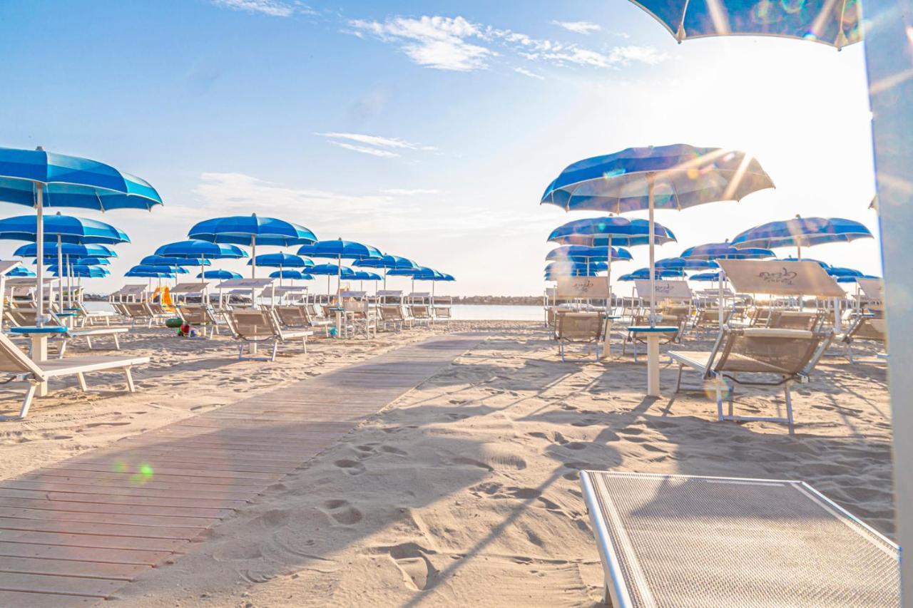 Hotel Cola Frontemare Bellaria-Igea Marina Eksteriør billede