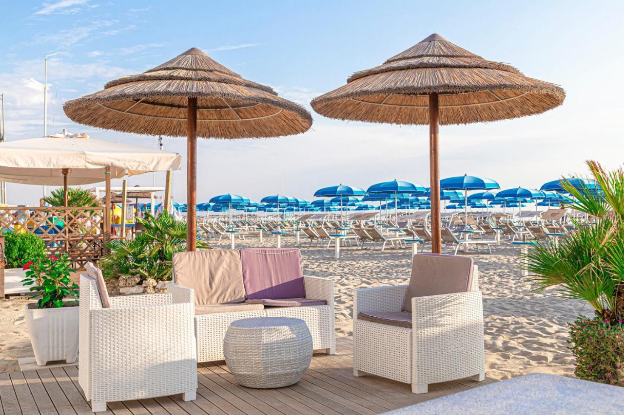 Hotel Cola Frontemare Bellaria-Igea Marina Eksteriør billede