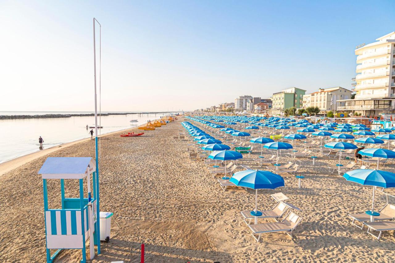 Hotel Cola Frontemare Bellaria-Igea Marina Eksteriør billede