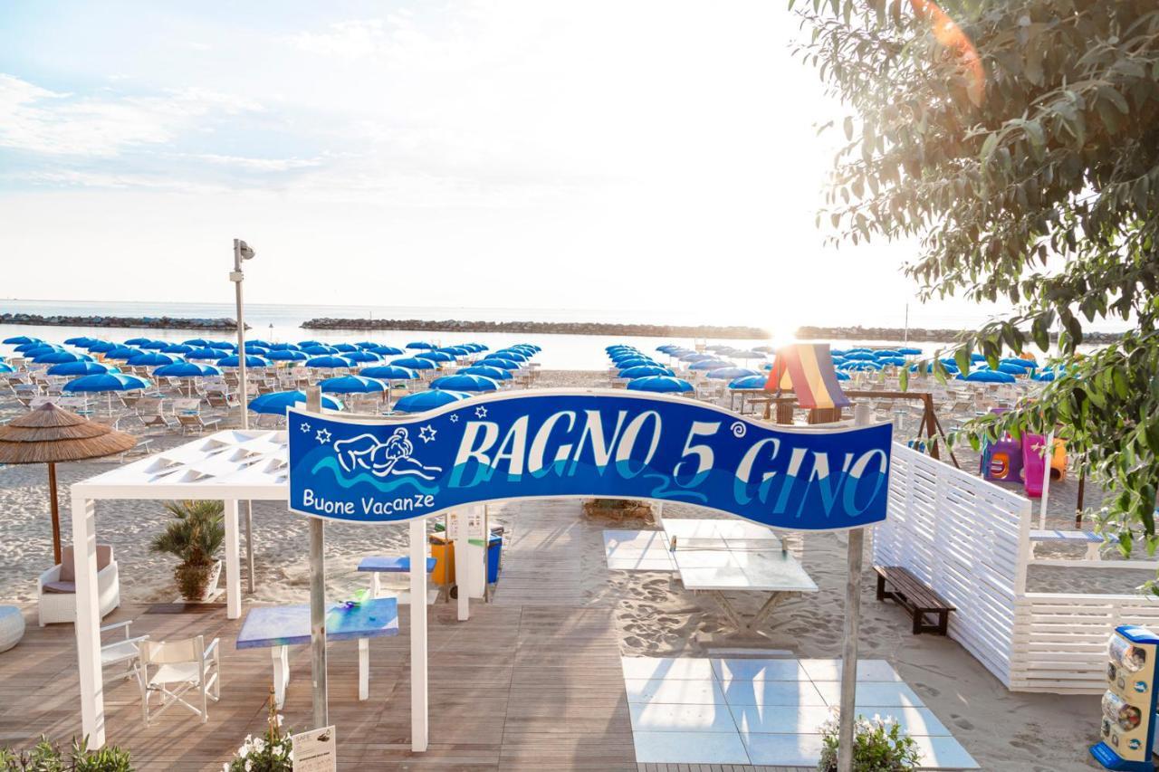 Hotel Cola Frontemare Bellaria-Igea Marina Eksteriør billede