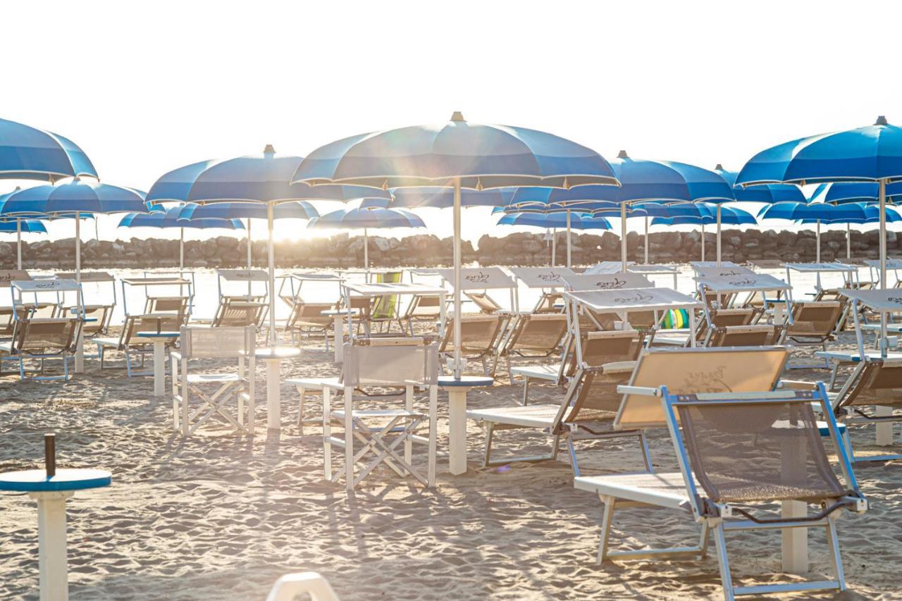 Hotel Cola Frontemare Bellaria-Igea Marina Eksteriør billede