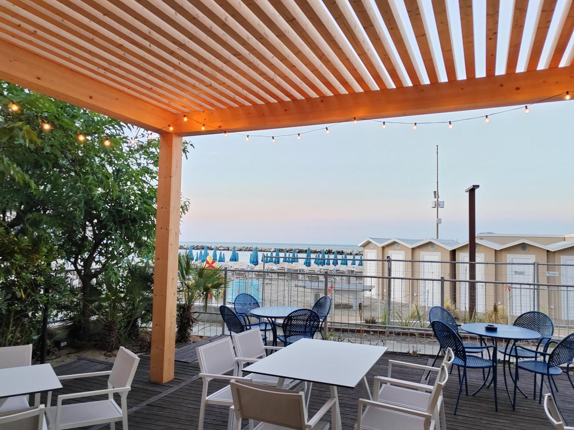 Hotel Cola Frontemare Bellaria-Igea Marina Eksteriør billede