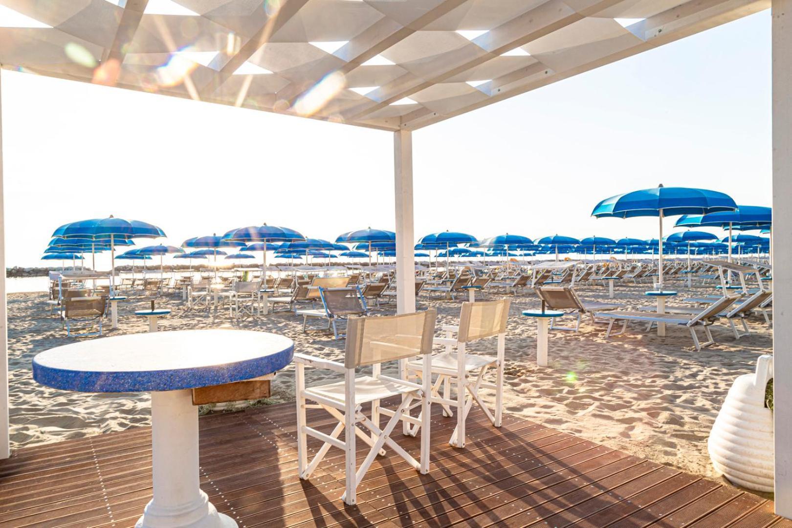 Hotel Cola Frontemare Bellaria-Igea Marina Eksteriør billede