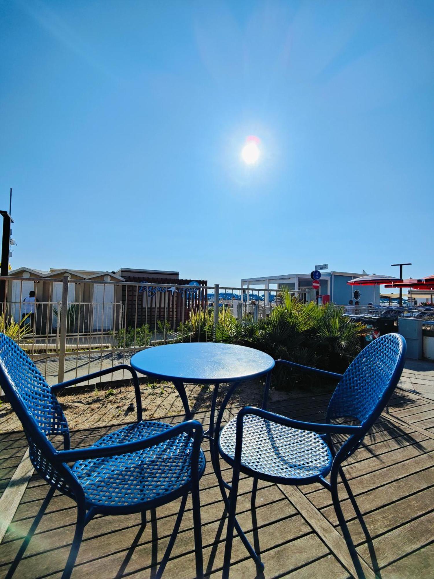 Hotel Cola Frontemare Bellaria-Igea Marina Eksteriør billede