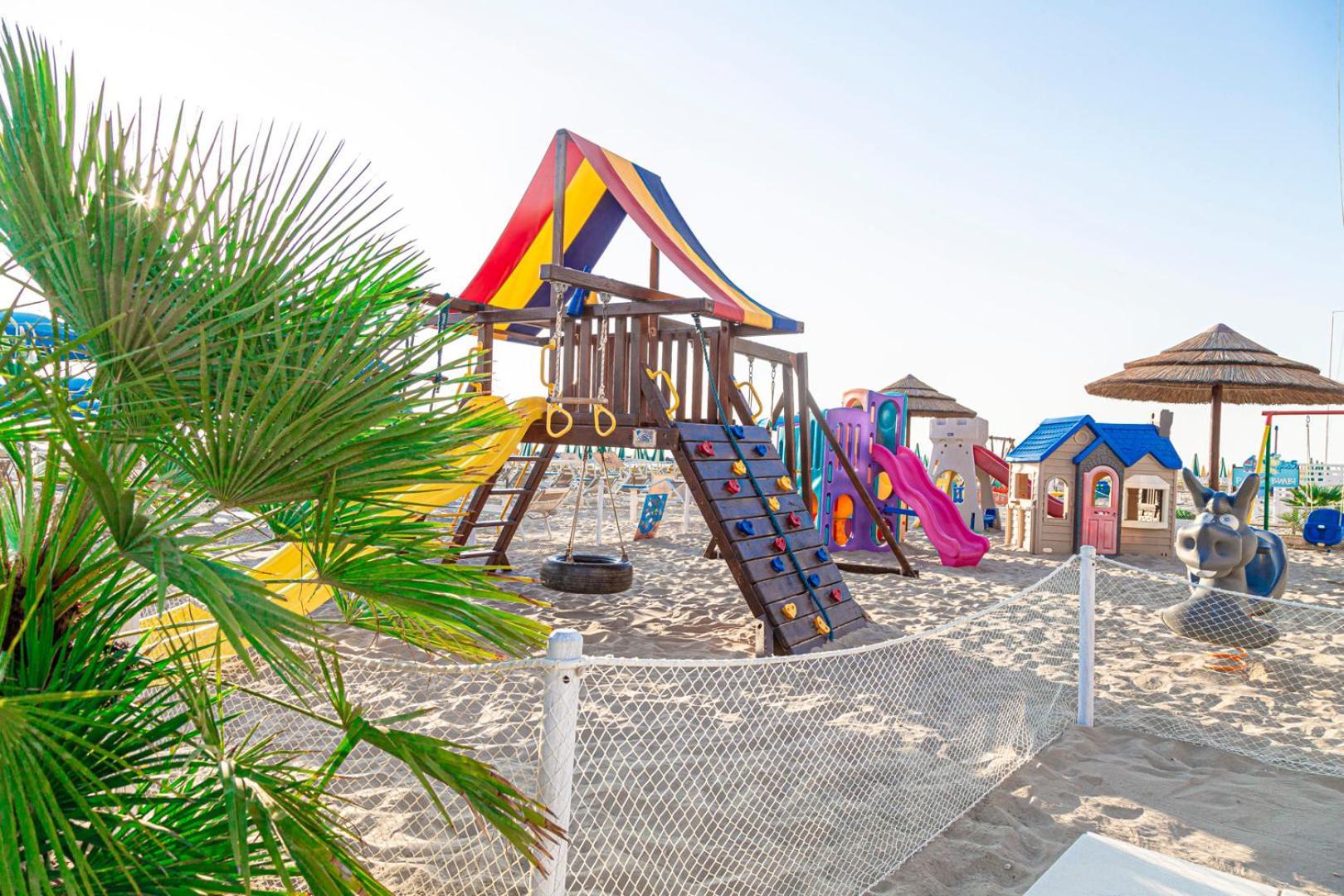 Hotel Cola Frontemare Bellaria-Igea Marina Eksteriør billede
