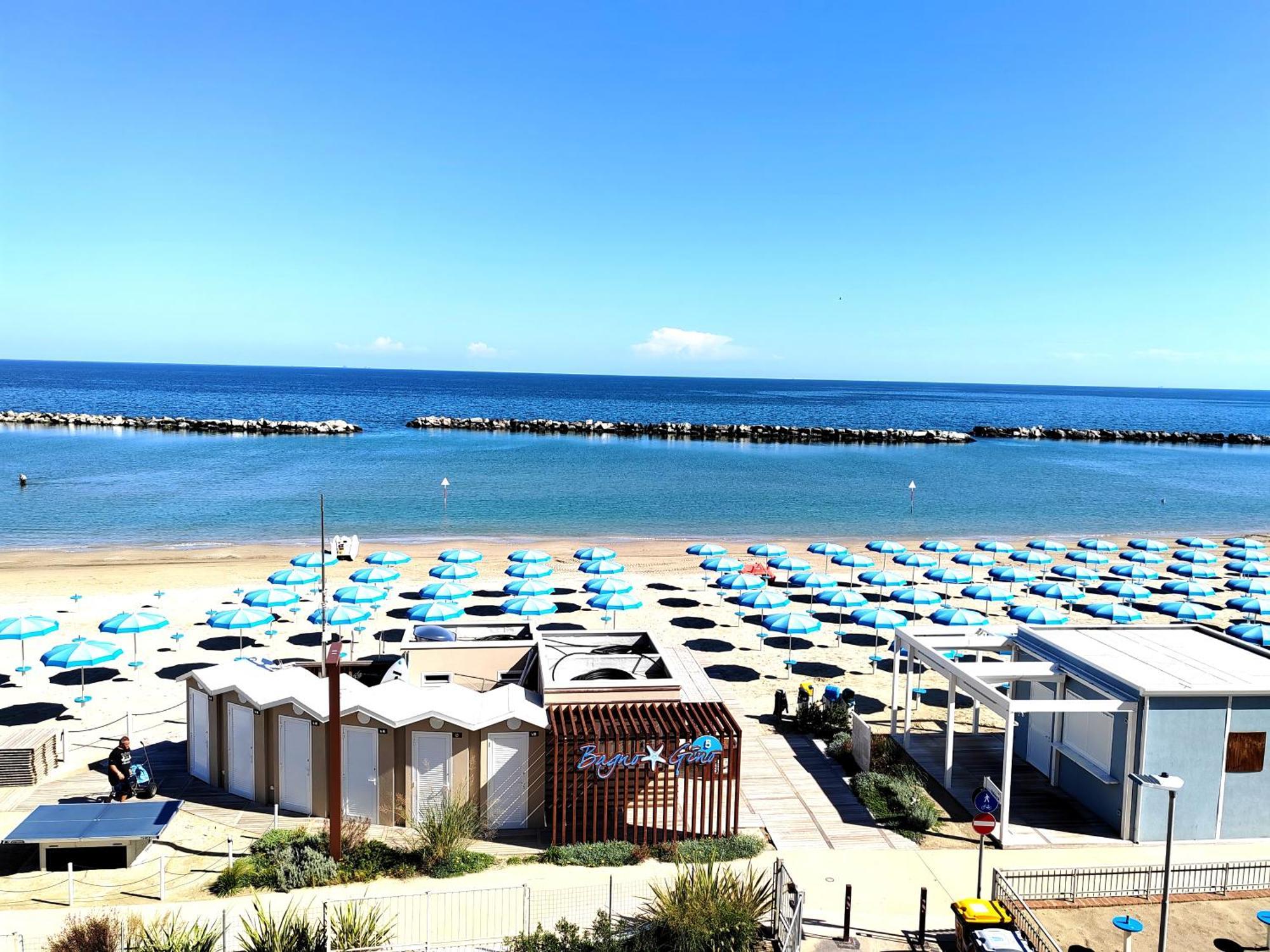 Hotel Cola Frontemare Bellaria-Igea Marina Eksteriør billede