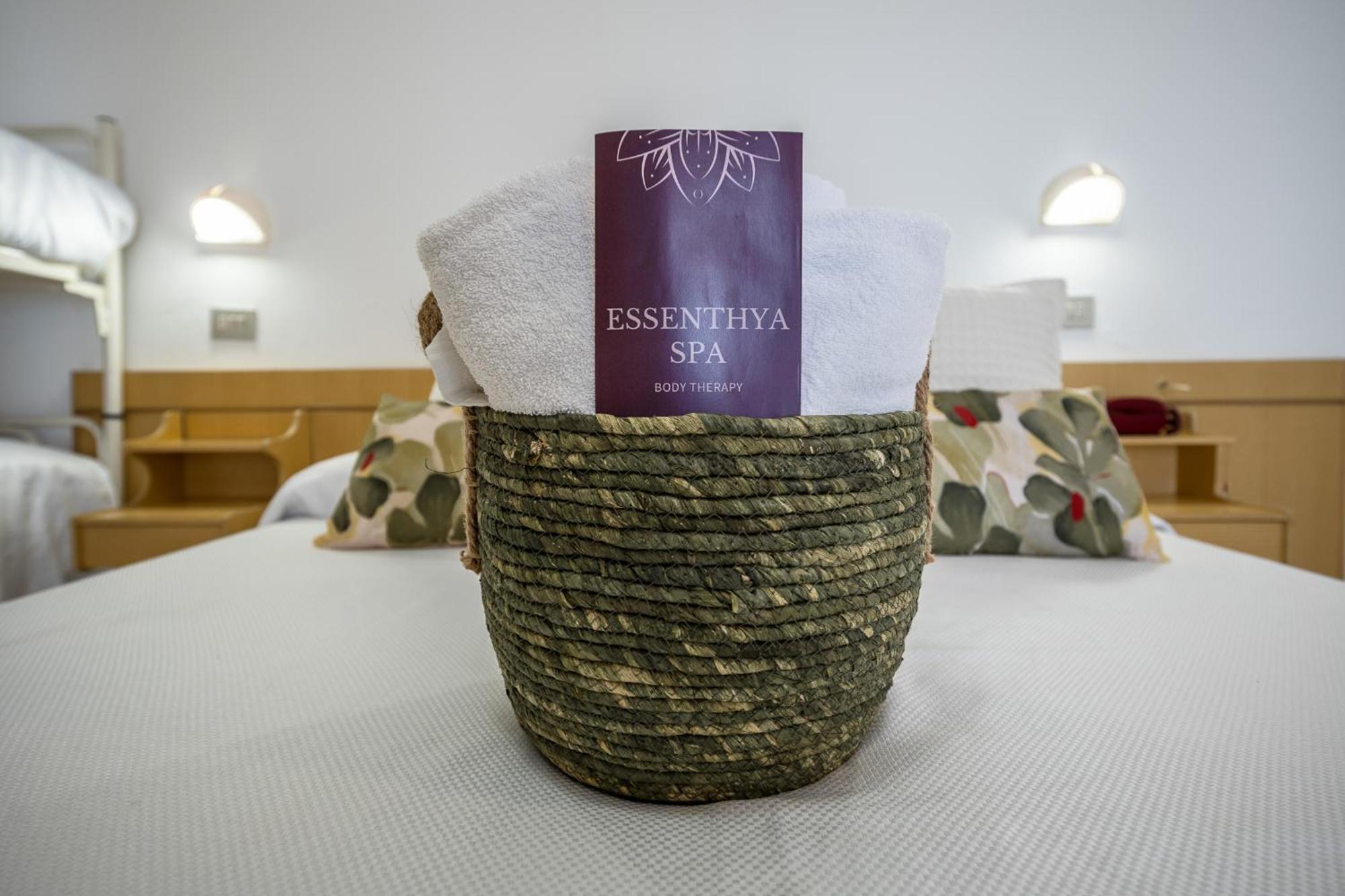 Hotel Cola Frontemare Bellaria-Igea Marina Eksteriør billede