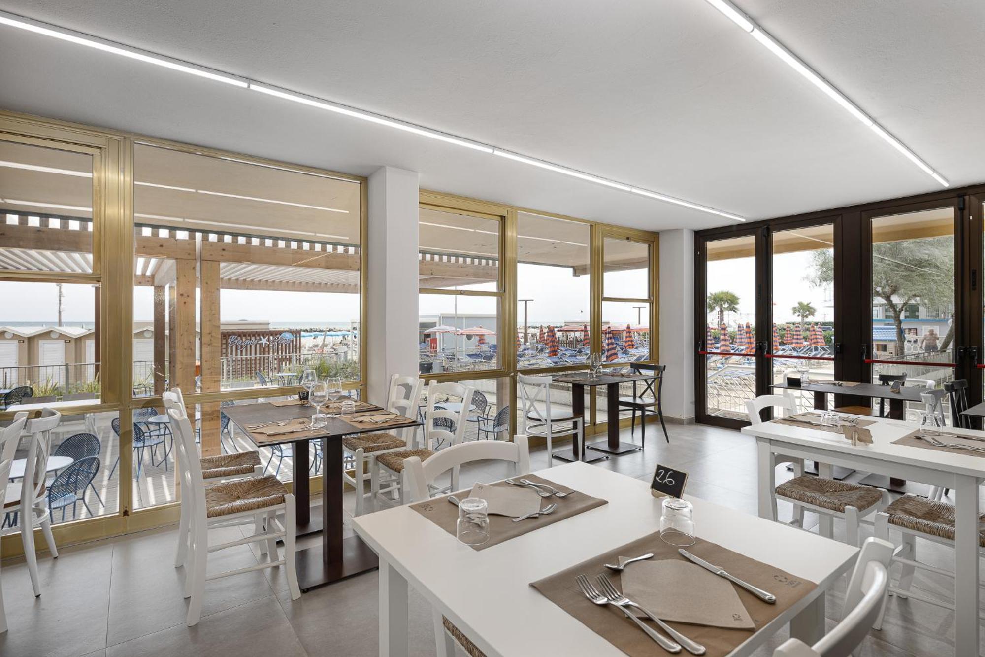 Hotel Cola Frontemare Bellaria-Igea Marina Eksteriør billede